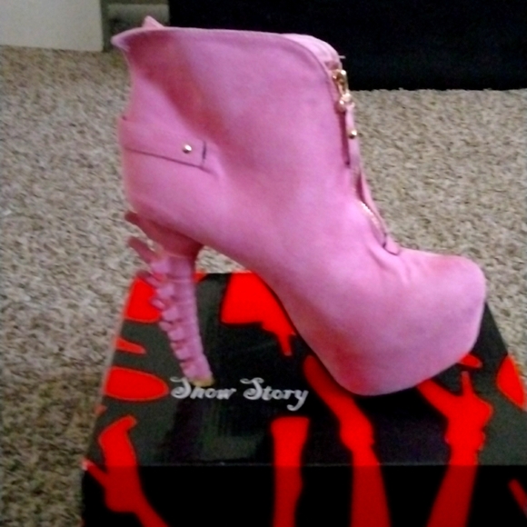 NEW Pale Pink "Spinal" Faux suede Heel Booties Sz.40 EU/8 US women's Show Story - Picture 2 of 2